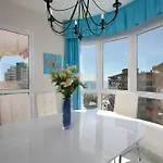 Spacious With Sea Views *