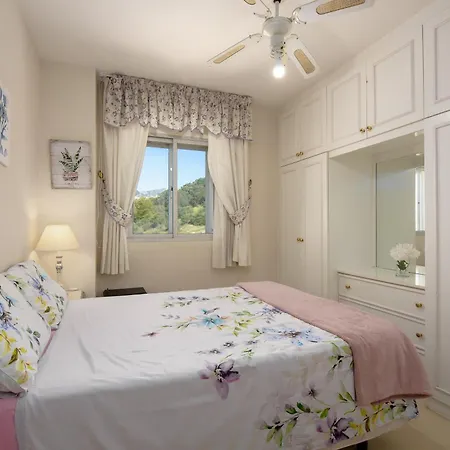 Spacious With Sea Views 아파트