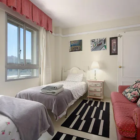 Spacious With Sea Views 아파트 *