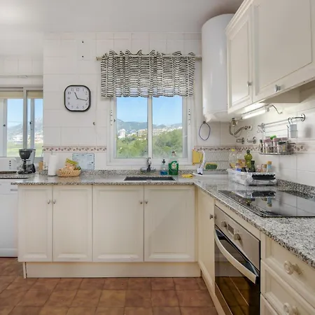 Spacious With Sea Views 아파트 *